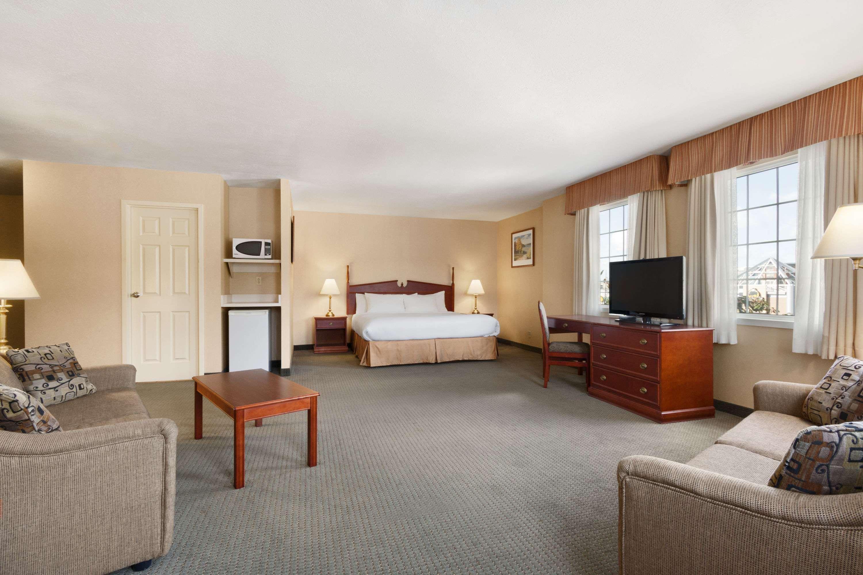 Days Inn By Wyndham Guelph Exterior photo
